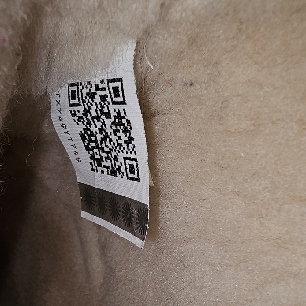 Ugg corduroy heart tan size 5 boots - Picture 9 of 9